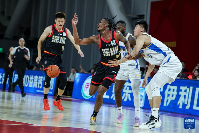 九游体育app-清晨深圳男篮调整名单以备CBA常规赛，手感冰凉环节打磨，赛场秩序良好，身体对抗强度拉满的简单介绍